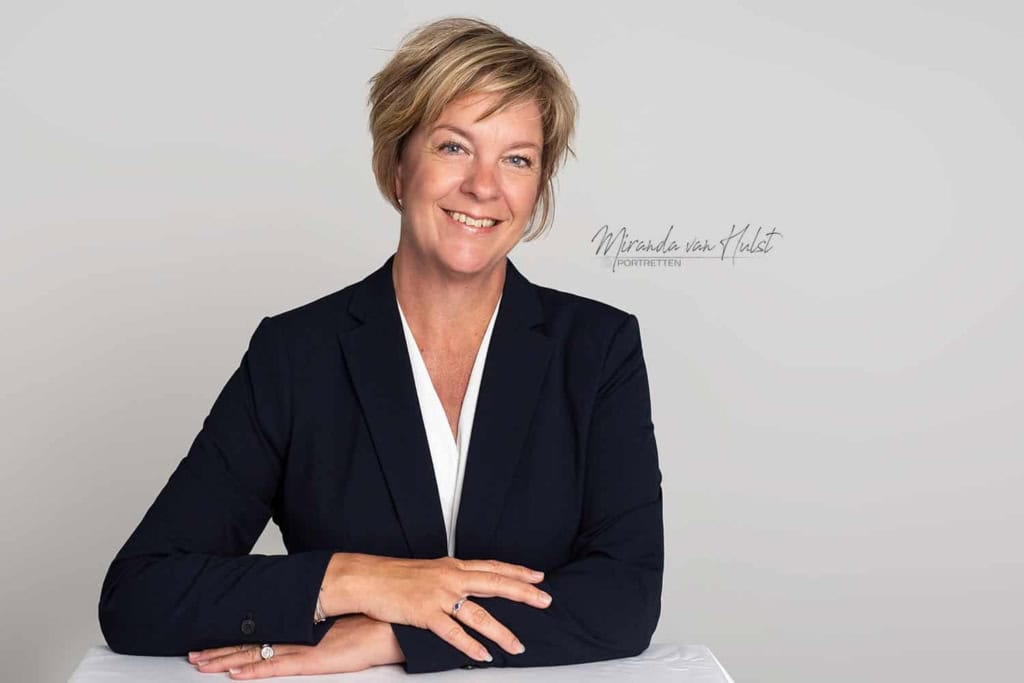 Linoa Support - personal branding fotosessie in de studio van MvH Fotografie Hellevoetsluis