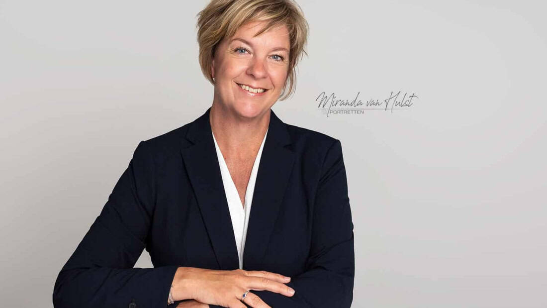 Linoa Support - personal branding fotosessie in de studio van MvH Fotografie Hellevoetsluis